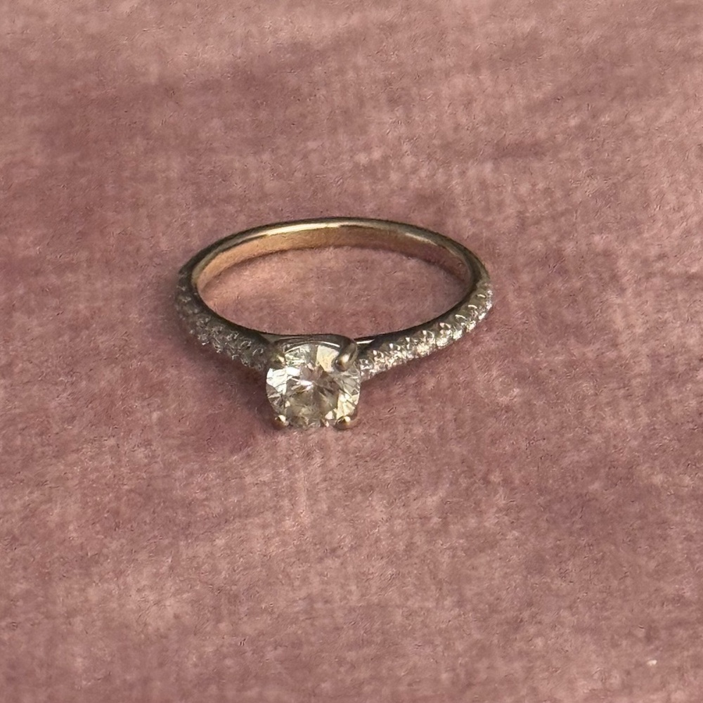 18k white gold diamond ring